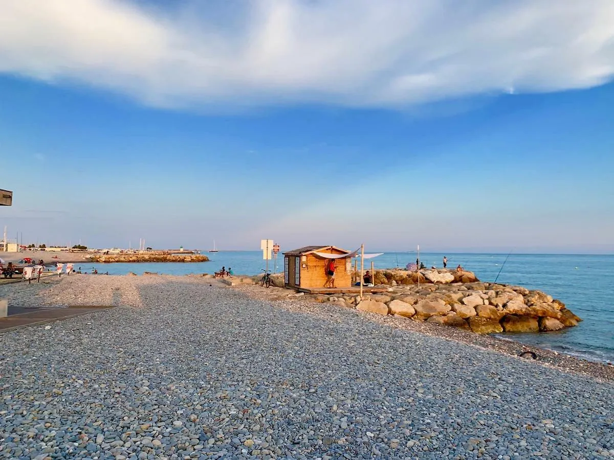 Front Beach Luxury Near Nice Airport Cagnes-sur-Mer Apartment