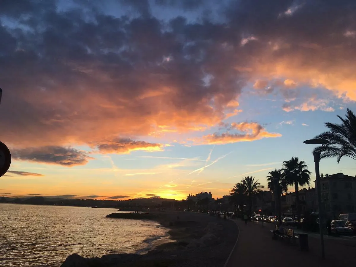 Front Beach Luxury Near Nice Airport Apartment Cagnes-sur-Mer France